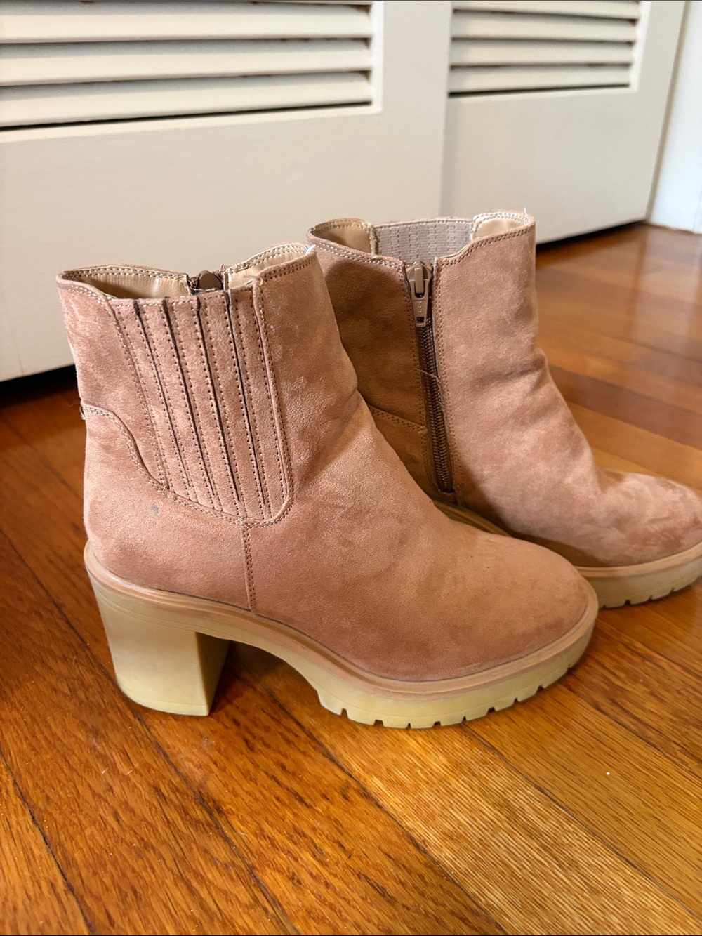 Universal Thread Blush Tan Suede Chunky Heel Ankle Booties
